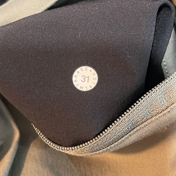 Lululemon Chino Shorts Green Size 31 GUC - Picture 4 of 5